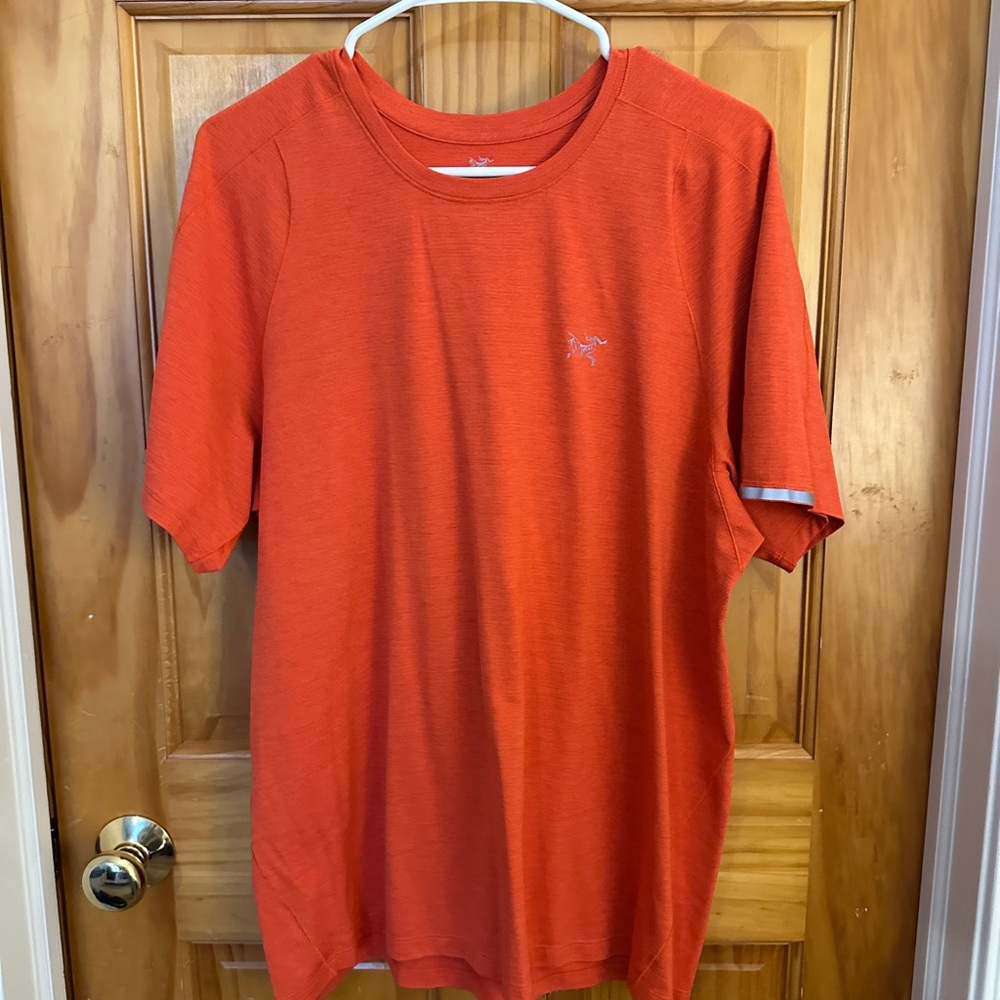 Arc'teryx Vibrant Orange Short Sleeve Tee sz L